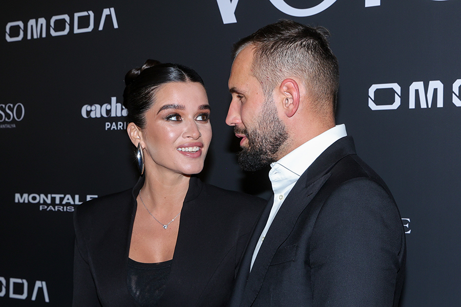 Степаның Алена Водонаеваның кепкасын жалап жатқан видеосы