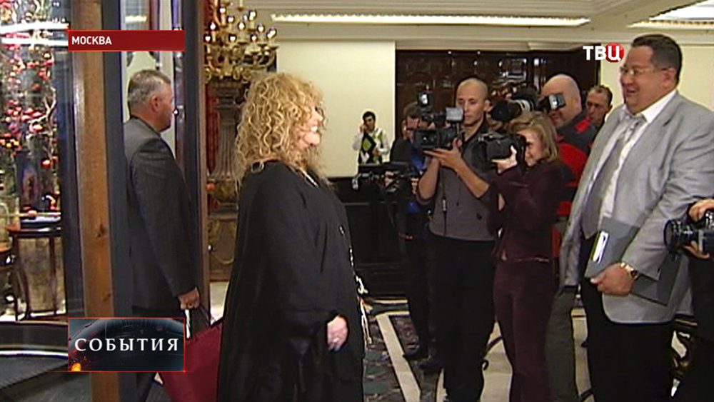 Как пугачева отметила день рождения в этом году 2024. Пугачева на корпоративе. Где пугачева празднует юбилей. Где пугачева празднует юбилей. Пугачева 2001.