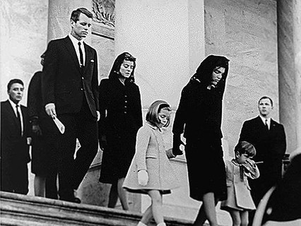 Могла ли Жаклин Кеннеди уберечь мужа от смертельного выстрела? 