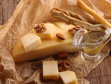 Чеддер, голландский, гауда: каким должен быть твёрдый сыр?
