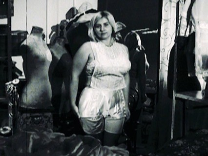 Девушки в советском нижнем белье